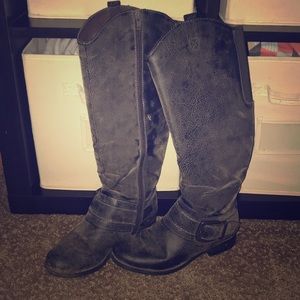 Gorgeous barely worn knee high boots